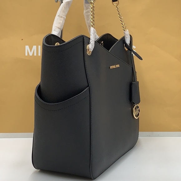 MICHAEL KORS
Jet Set Large Saffiano Leather XCHAIN Shoulder Bag BLACK COLOR - Picture 4 of 15